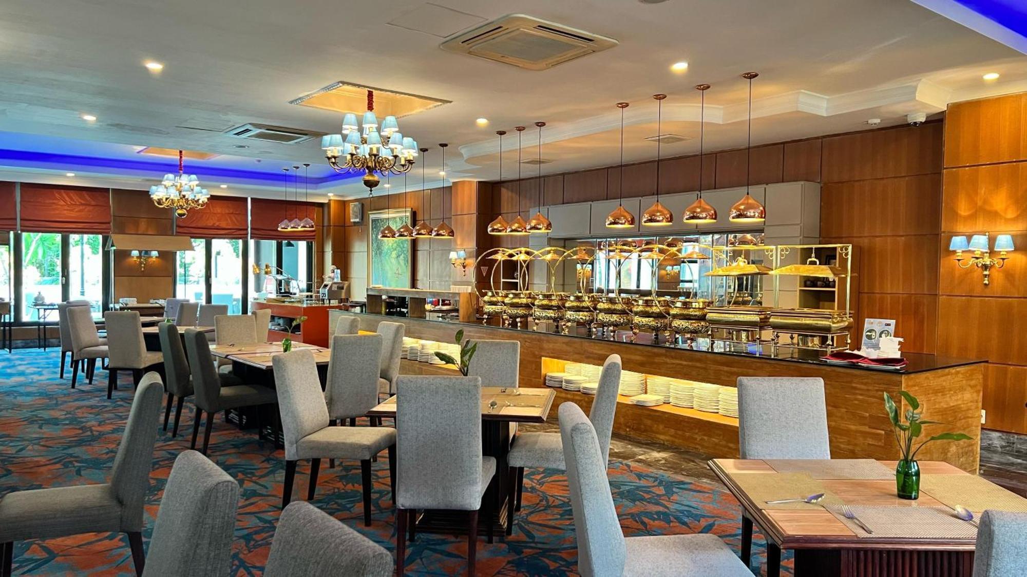 Hotel Bumi Senyiur Samarinda Buitenkant foto