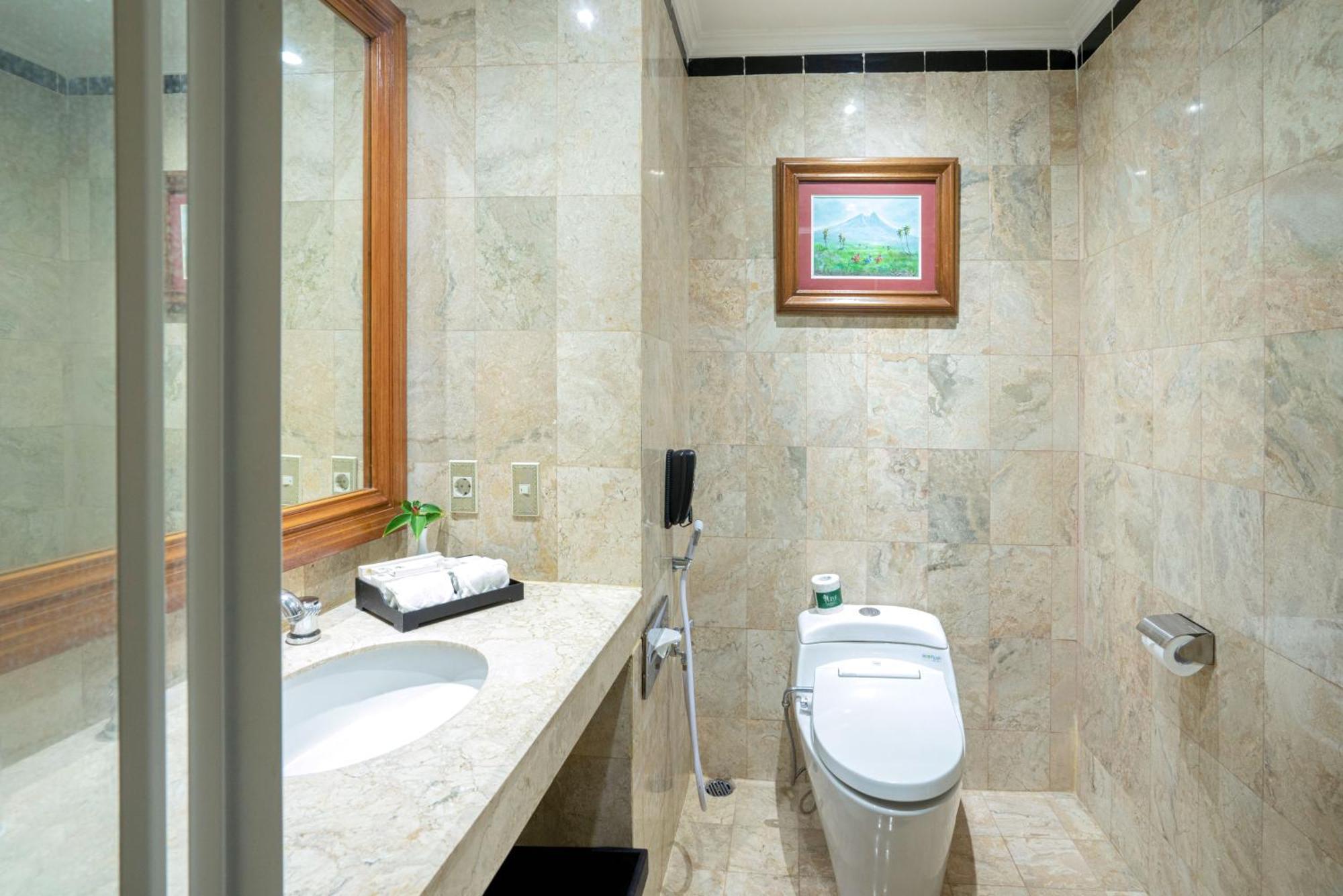 Hotel Bumi Senyiur Samarinda Buitenkant foto