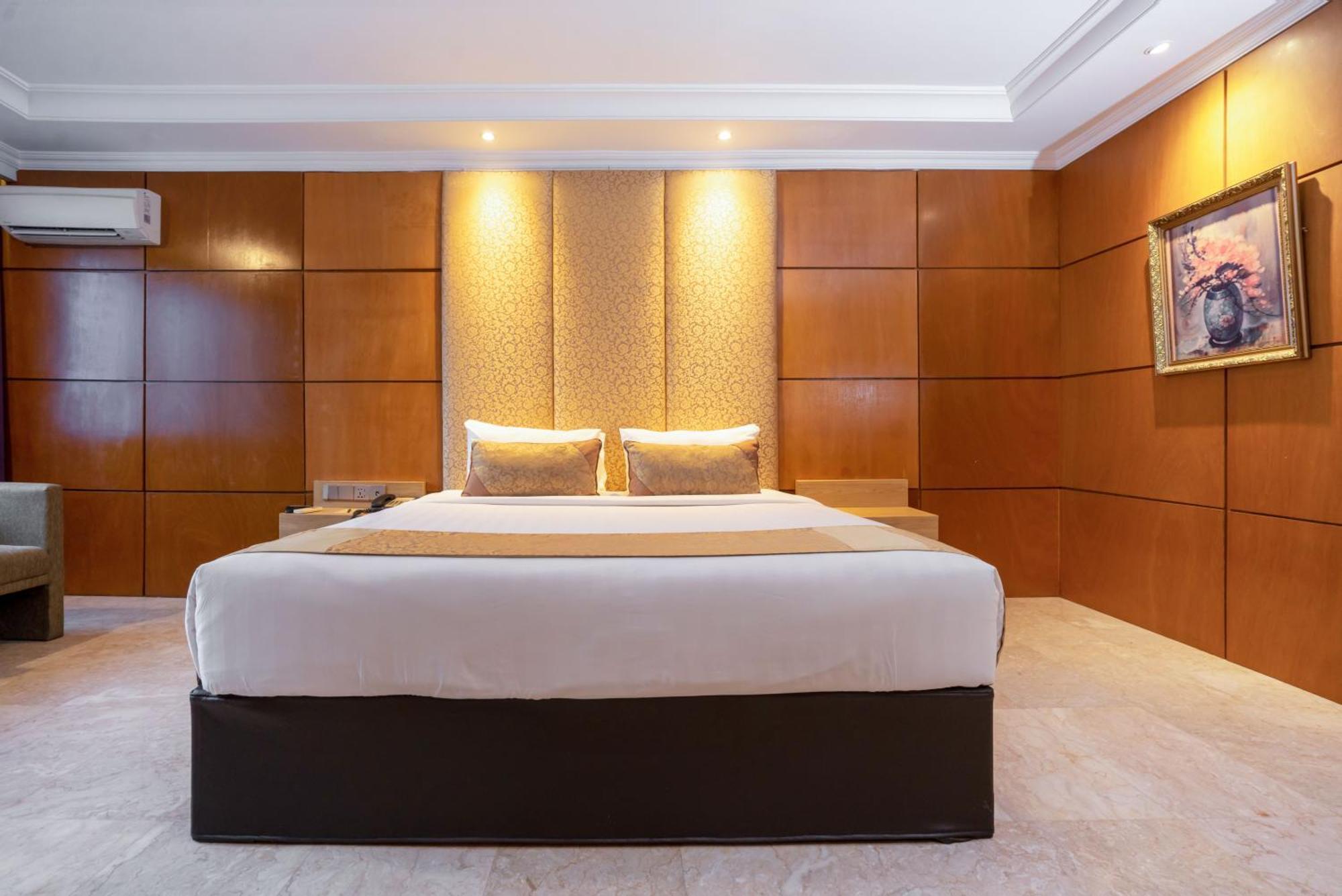 Hotel Bumi Senyiur Samarinda Buitenkant foto
